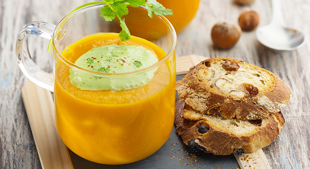 Velouté de carottes, crème de coriandre