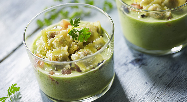 Gaspacho au concombre et ravioles croustillantes au basilic