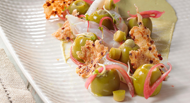 Daurade marinée au citron vert, et crème d’avocat à l’olive verte