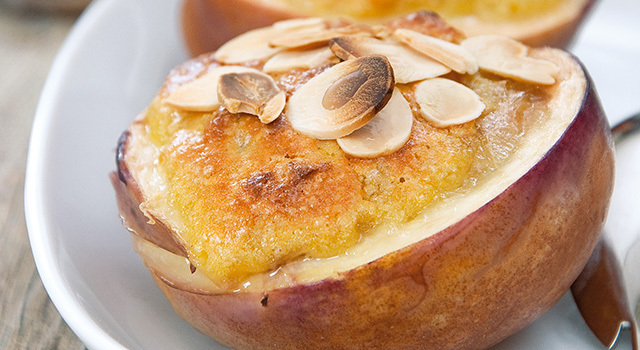 Pêches farcies aux amandes