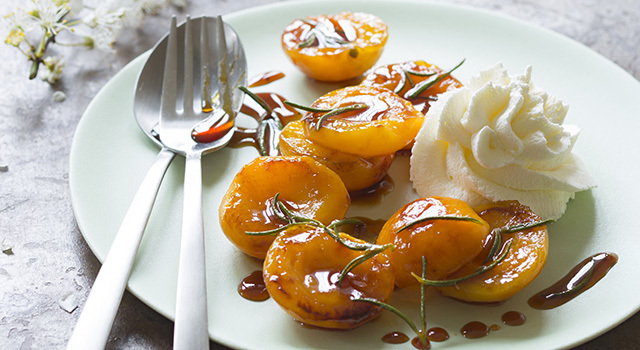 Abricots rotis et chantilly au reblochon