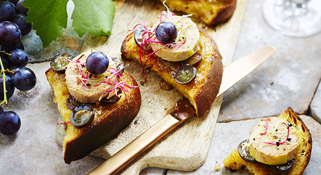 Crostinis de foie gras et Muscat du Ventoux AOP