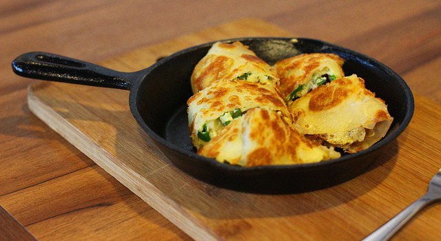 Omelette poireau et courgette au fromage