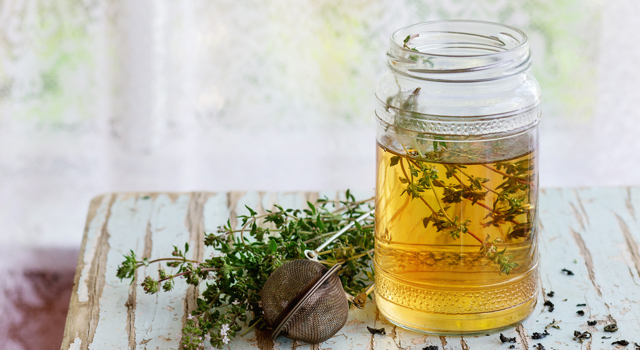 DIY : eau de rinçage anti-pelliculaire